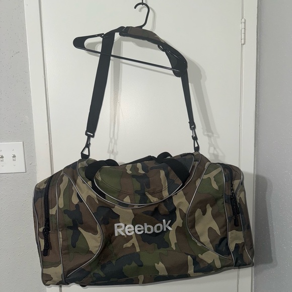 Reebok Camouflage Men Duffel Bag Size Large 27 x18 x 13 - Picture 1 of 6